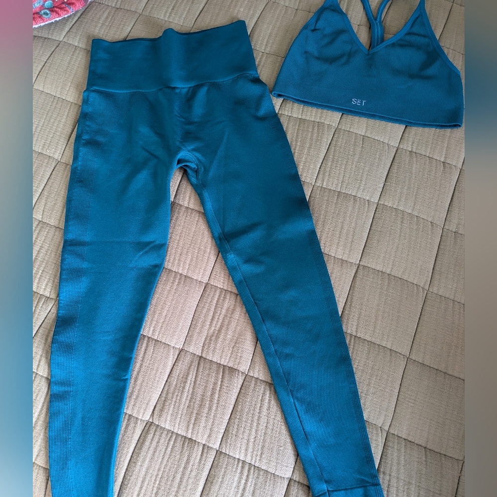 SET Active Bra and Leggings Set